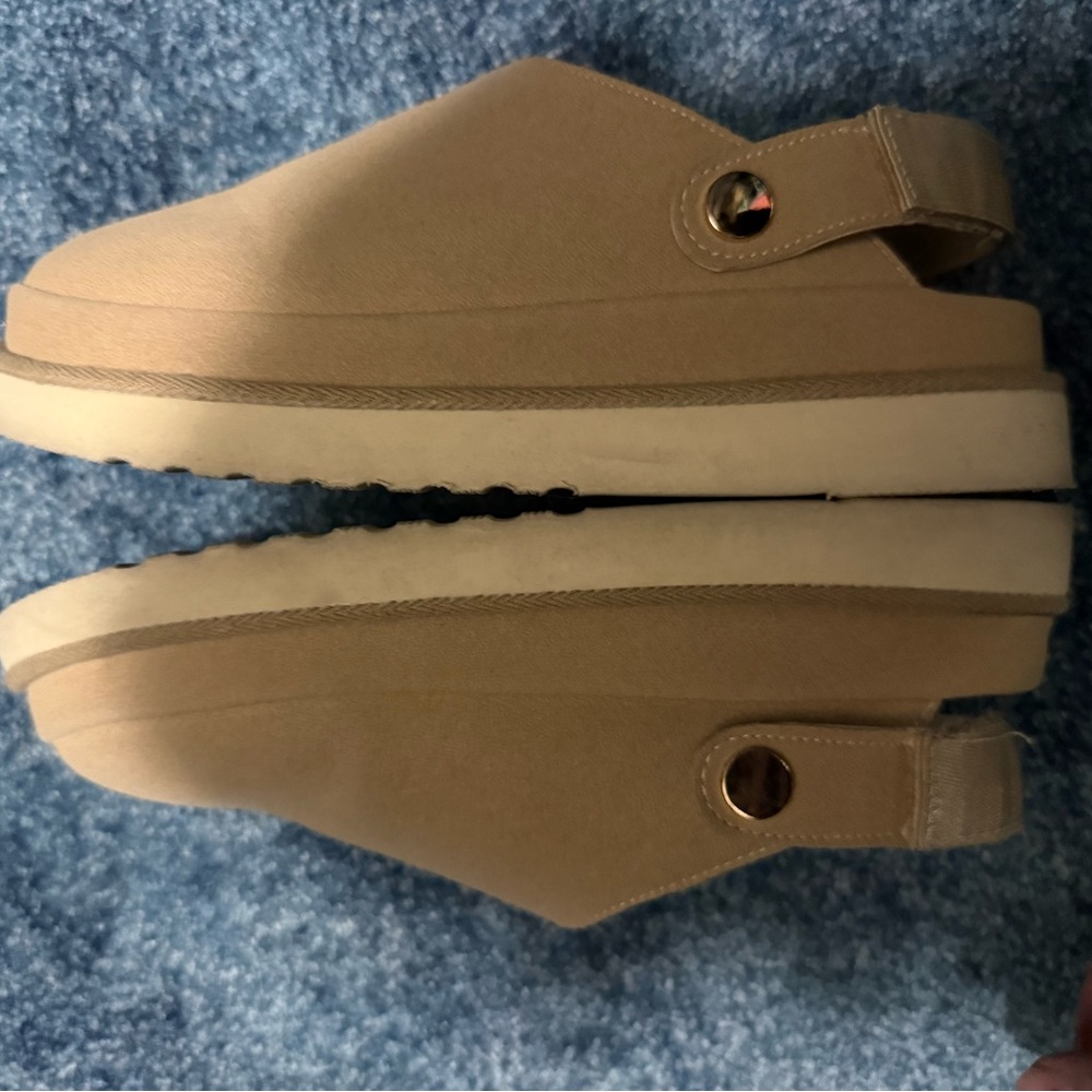 Women's Tan Slip-On clogs
